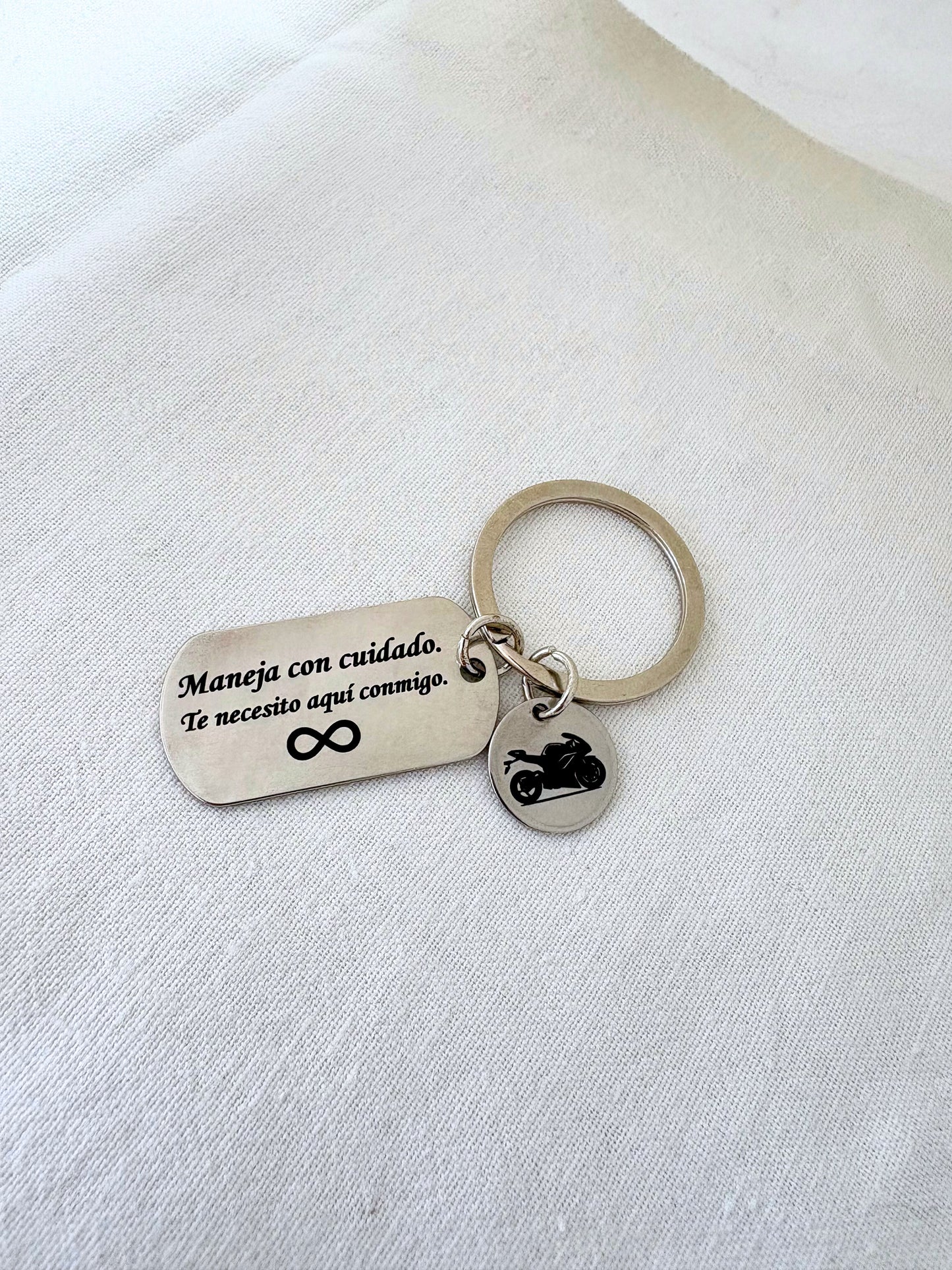 Llavero "Maneja con cuidado"