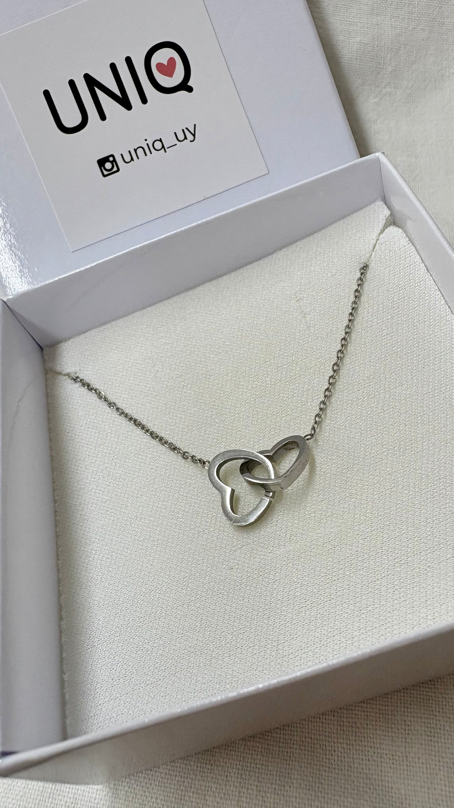 Collar de Corazones Entrelazados