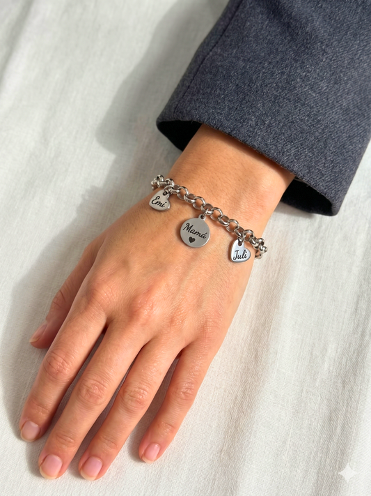 Pulsera Rolo con 1 Medalla y 2 Corazones