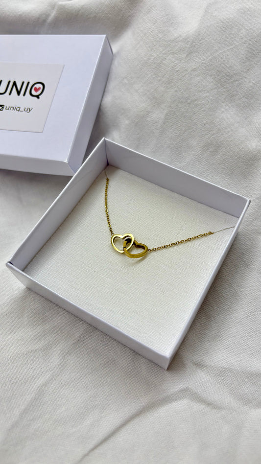 Collar de Corazones Entrelazados