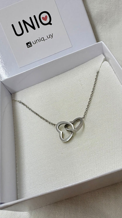 Collar de Corazones Entrelazados